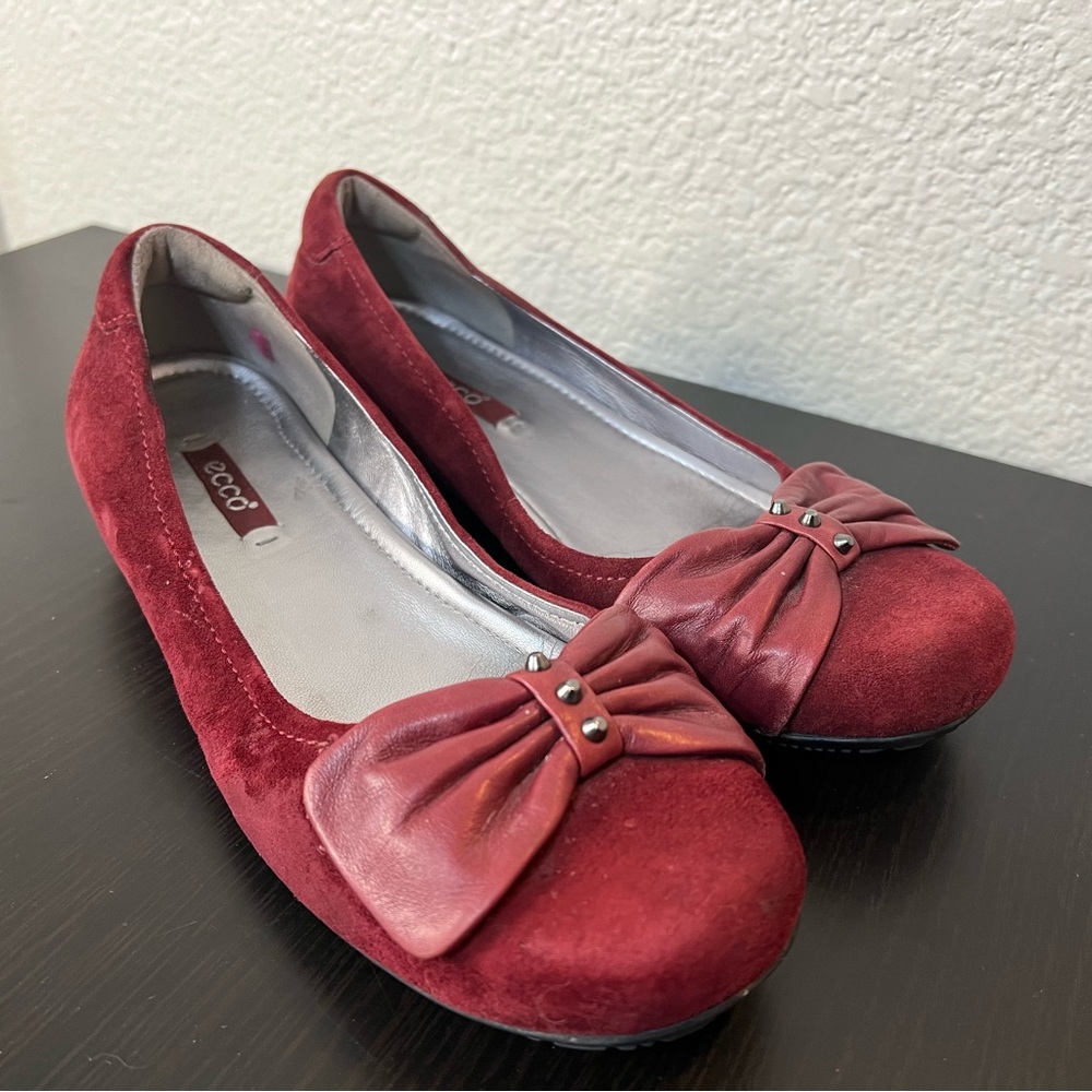 ECCO 028213 Red Suede Slip On Ballet Flats Shoes Euro 37 Women's 6.5 Bow